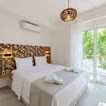 Costa Vasia Seaside And Apartamento Vrahati