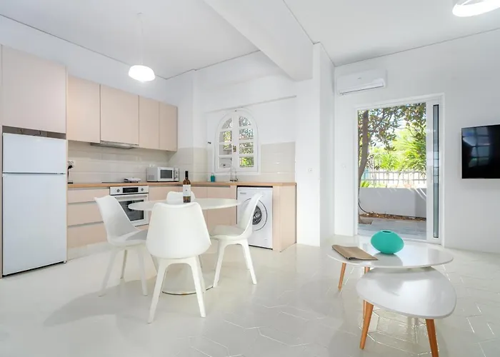 Costa Vasia Seaside And Lejlighed Vrahati